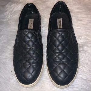 Steve Madden  black and white